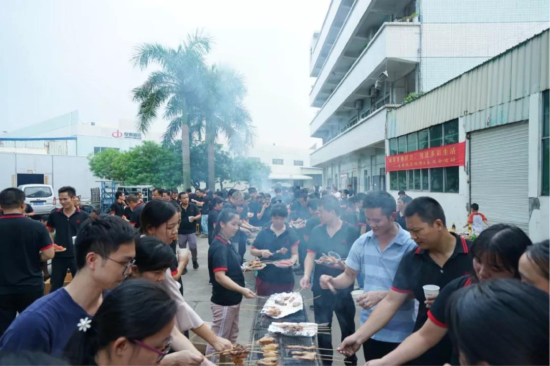 2019年“歡樂在俊泰，情濃意更濃”員工生日會(huì)暨中秋燒烤晚會(huì)順利舉行